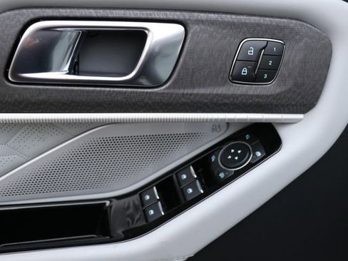 New 2026 Ford Explorer Platinum image 18