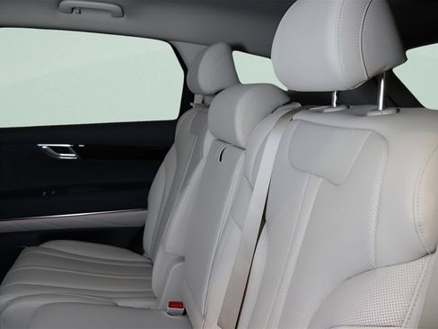 Certified 2025 Genesis GV80 2.5T Standard AWD/4WD image 11