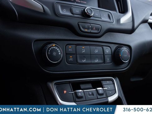 Used 2024 GMC Terrain SLE FWD image 9