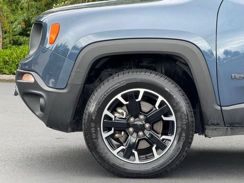 Used 2023 Jeep Renegade Latitude AWD/4WD image 4