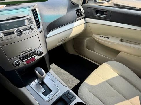 Used 2011 Subaru Outback 2.5i Premium image 34