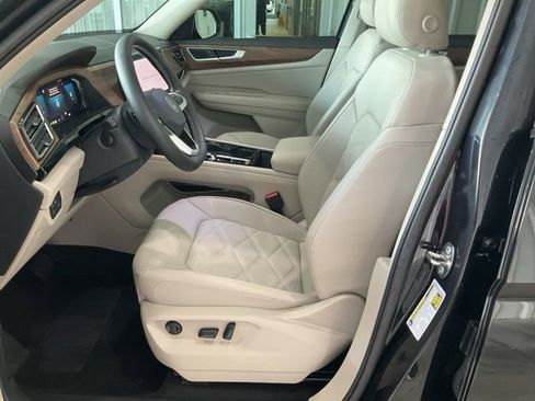 Used 2026 Volkswagen Atlas SE FWD image 4