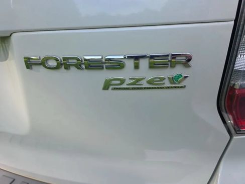 Used 2016 Subaru Forester 2.5i Premium w/ All-Weather Package AWD/4WD image 16