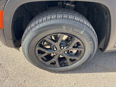 New 2026 Jeep Grand Cherokee L Laredo image 8