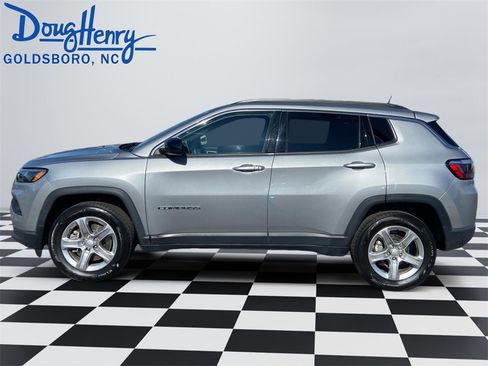Used 2024 Jeep Compass Latitude image 2