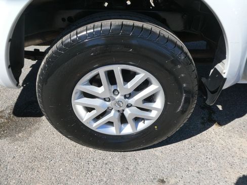 Used 2018 Nissan Frontier SV image 29