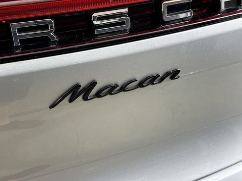 Certified 2025 Porsche Macan AWD/4WD image 34