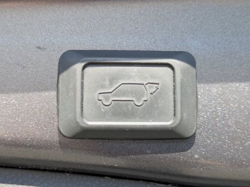 Used 2021 Toyota RAV4 XLE Premium image 14