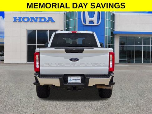Used 2024 Ford F250 XLT w/ FX4 Off-Road Package AWD/4WD image 4