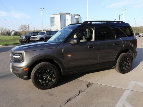 Used 2025 Ford Bronco Sport Badlands image 3