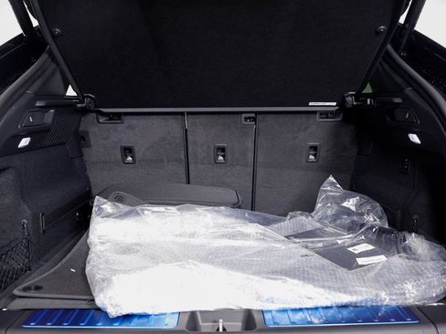 New 2025 Porsche Macan Electric image 17