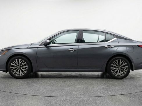 Used 2025 Nissan Altima 2.5 SV image 5