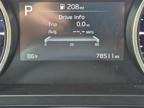 Used 2022 Kia Carnival LX FWD image 11