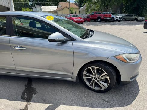 Used 2017 Hyundai Elantra Limited w/ Limited Tech Package 04 FWD image 11