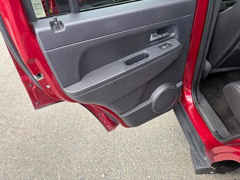 Used 2012 Jeep Liberty Sport AWD/4WD image 17