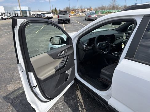 New 2026 Chevrolet Equinox LT image 9