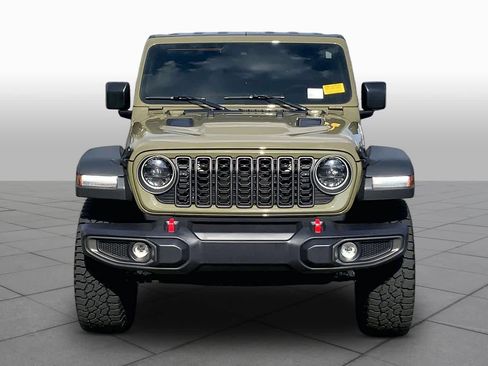 Used 2025 Jeep Gladiator Rubicon w/ Convenience Group AWD/4WD image 4