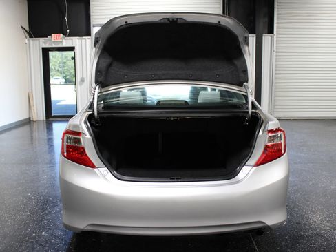 Used 2012 Toyota Camry LE FWD image 25