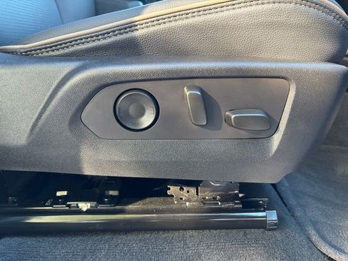 Used 2024 GMC Canyon Denali image 21