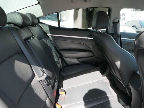 Used 2020 Hyundai Elantra Limited w/ Cargo Package (C1) image 24