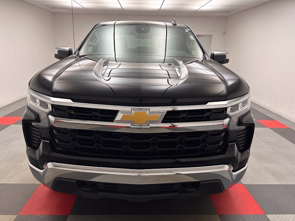 Used 2024 Chevrolet Silverado 1500 LT AWD/4WD image 2