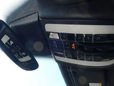 Used 2018 Porsche Cayenne S image 38