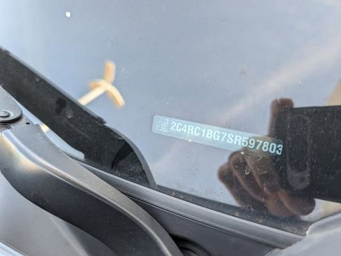 Used 2025 Chrysler Pacifica Select FWD image 24