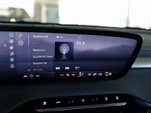 Used 2025 Buick Enclave Preferred image 13