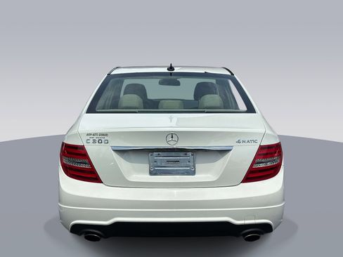 Used 2012 Mercedes-Benz C 300 4MATIC Sedan image 4