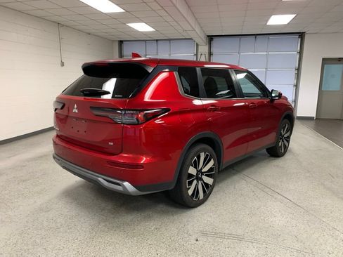 Used 2025 Mitsubishi Outlander SE AWD/4WD image 4