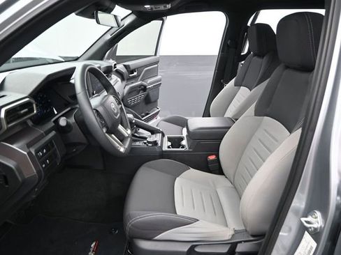 Used 2025 Toyota Tacoma TRD Off-Road image 11