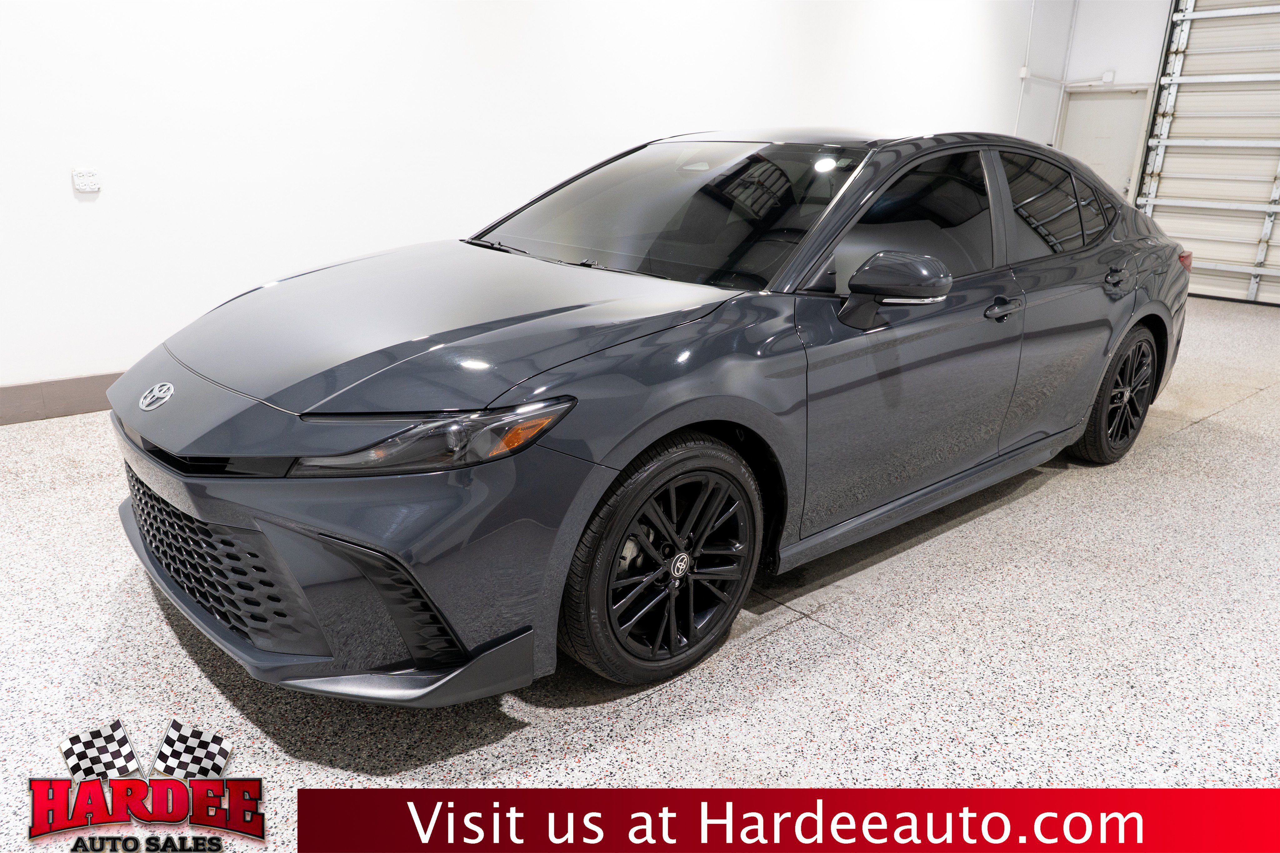 Used 2025 Toyota Camry SE FWD image 2