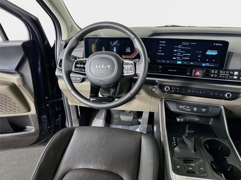 Certified 2025 Kia Carnival FWD image 23