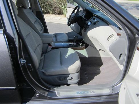 Used 2011 Hyundai Azera Limited FWD image 21