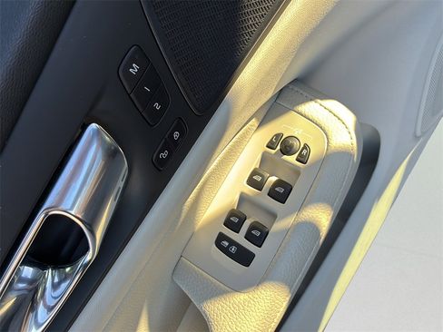 Used 2020 Volvo S60 T5 Momentum image 18