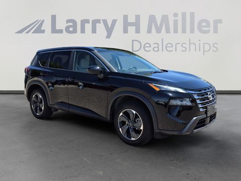 Used 2025 Nissan Rogue SV AWD/4WD image 7