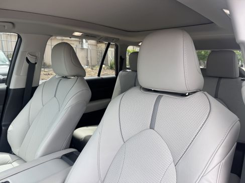 Certified 2026 Toyota Grand Highlander AWD image 23
