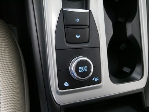 Used 2023 Ford Explorer XLT AWD/4WD image 29