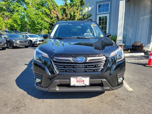 Certified 2022 Subaru Forester Limited AWD/4WD image 9