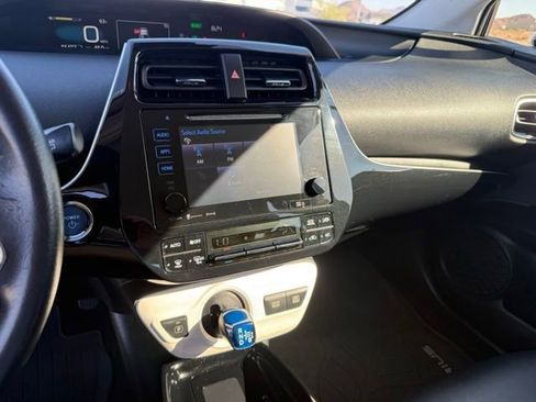 Used 2017 Toyota Prius Three Touring FWD image 21