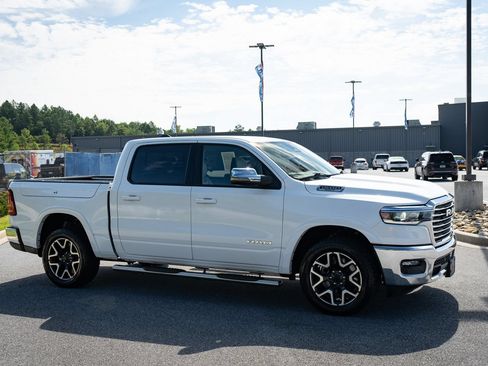 Used 2025 RAM 1500 Laramie AWD/4WD image 12
