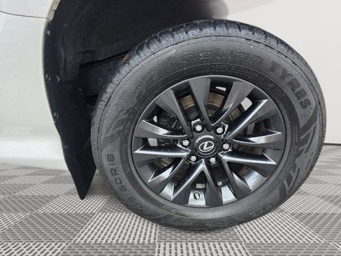 Used 2021 Lexus GX 460 Premium w/ Premium Package image 26