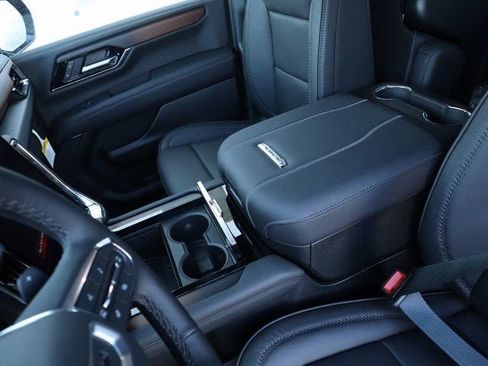 New 2026 GMC Yukon Denali w/ Sun & Power Step Package AWD/4WD image 28