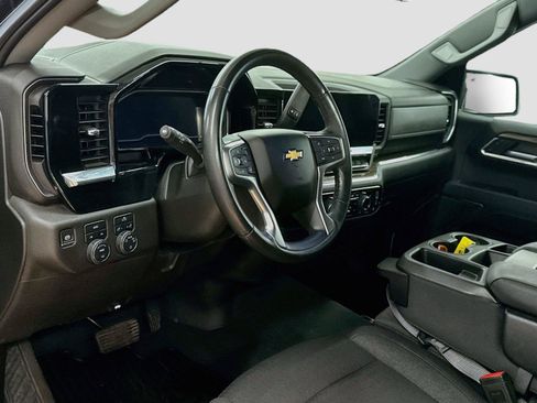 Used 2024 Chevrolet Silverado 1500 LT AWD/4WD image 7