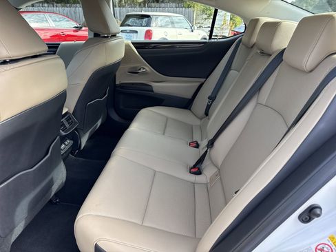 Used 2019 Lexus ES 350 350 w/ Premium Package image 10