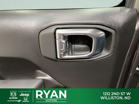 New 2026 Jeep Gladiator Mojave w/ Technology Group AWD/4WD image 44