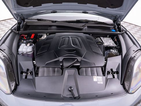 Certified 2025 Porsche Cayenne Coupe AWD/4WD image 31