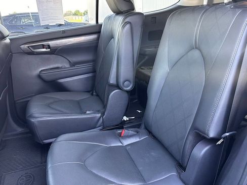 Used 2024 Toyota Highlander Platinum AWD/4WD image 14