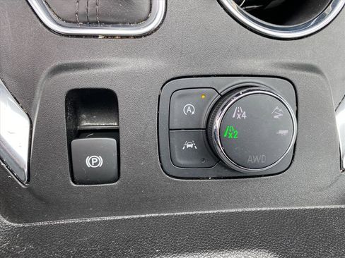 Used 2023 Chevrolet Traverse Premier w/ Redline Edition image 13