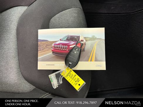 Used 2017 Jeep Cherokee Sport FWD image 45